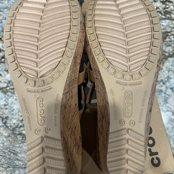 COPY - Crocs A-Leigh Wedge Sandals NIB - Picture 4 of 4